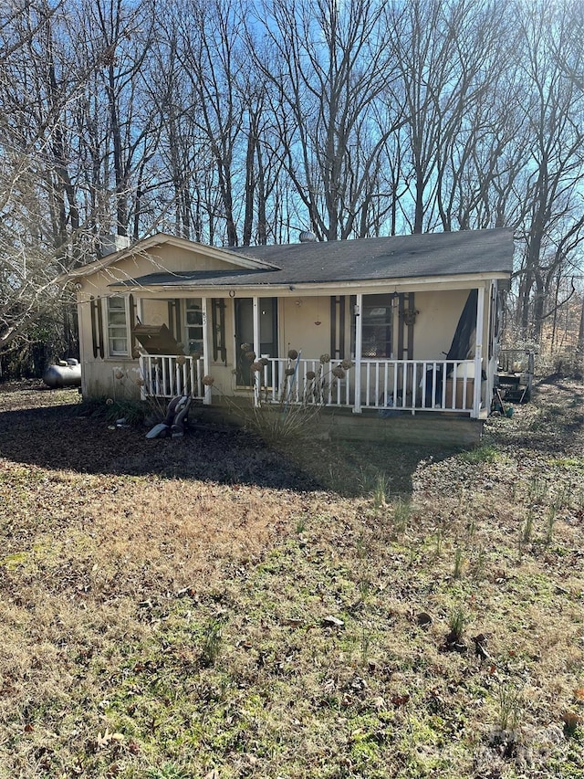 view of front of property featuring a porch