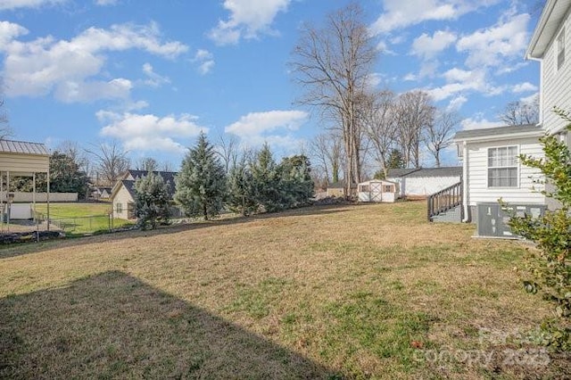 view of yard featuring fence