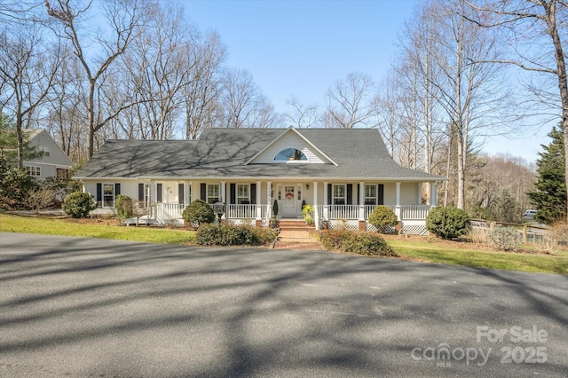 farmhouse-style home featuring a porch