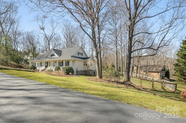 view of front of property featuring crawl space, covered porch, a front lawn, and fence