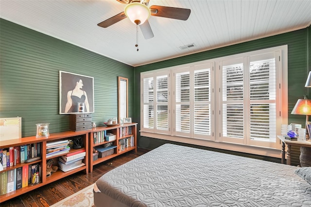 bedroom with dark wood-style floors, visible vents, and ceiling fan