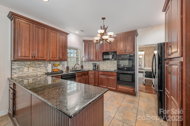kitchen with decorative backsplash, a peninsula, a sink, black appliances, and an inviting chandelier