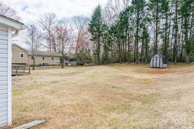 view of yard featuring an outbuilding and a shed