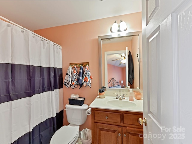 bathroom featuring a shower with shower curtain, vanity, and toilet