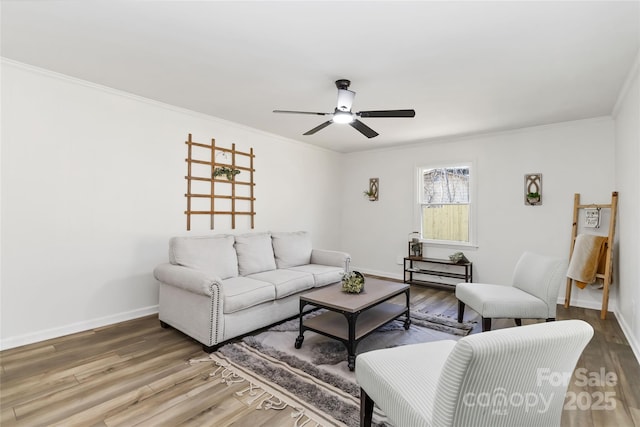 living room with ceiling fan, ornamental molding, wood finished floors, and baseboards