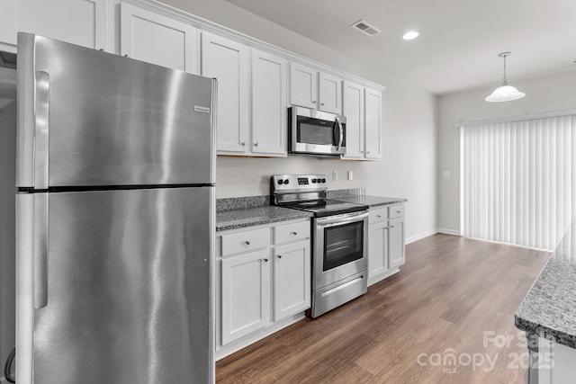 kitchen with visible vents, white cabinets, appliances with stainless steel finishes, dark wood-style flooring, and recessed lighting