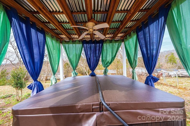 dining room with ceiling fan