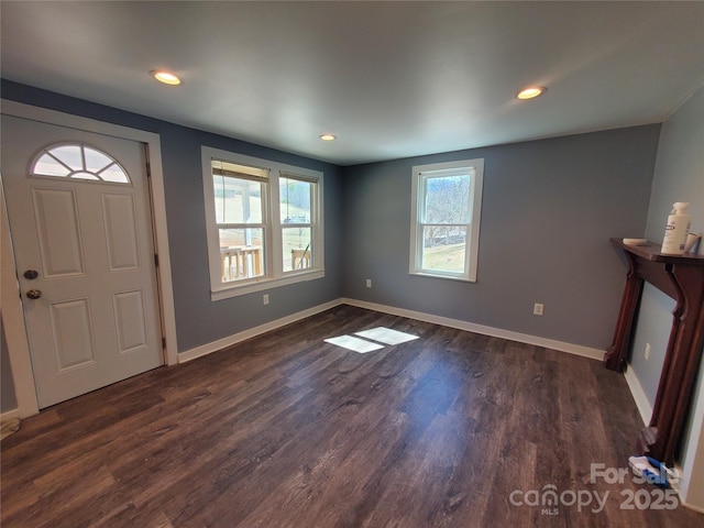 foyer entrance with recessed lighting, dark wood-type flooring, and baseboards