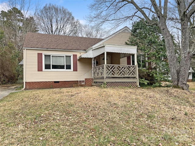 view of front facade with a shingled roof, crawl space, a porch, and a front lawn