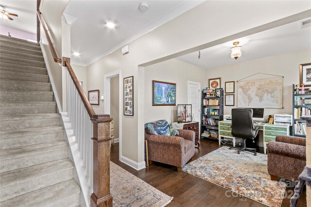 home office featuring hardwood / wood-style flooring, recessed lighting, crown molding, baseboards, and ceiling fan