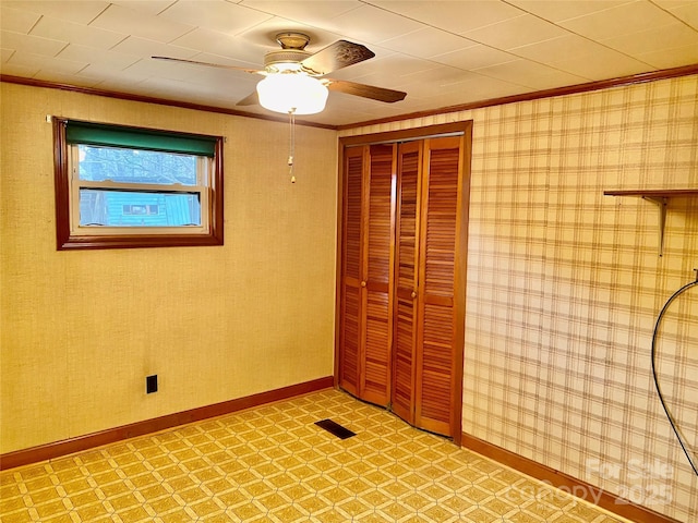 unfurnished room featuring crown molding, light floors, visible vents, and baseboards