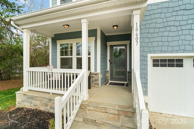 entrance to property featuring a porch