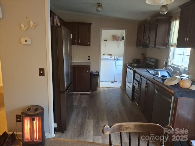 kitchen with dark brown cabinetry, dark wood finished floors, electric stove, freestanding refrigerator, and washing machine and dryer