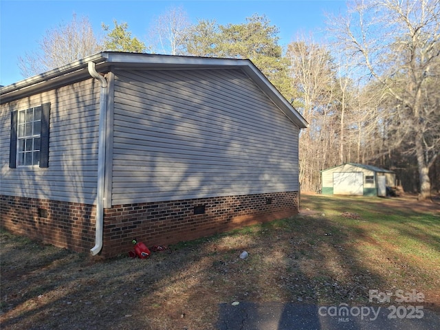 view of home's exterior with crawl space