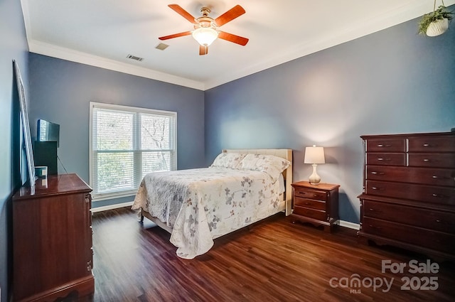 bedroom with visible vents, ornamental molding, a ceiling fan, baseboards, and dark wood-style flooring