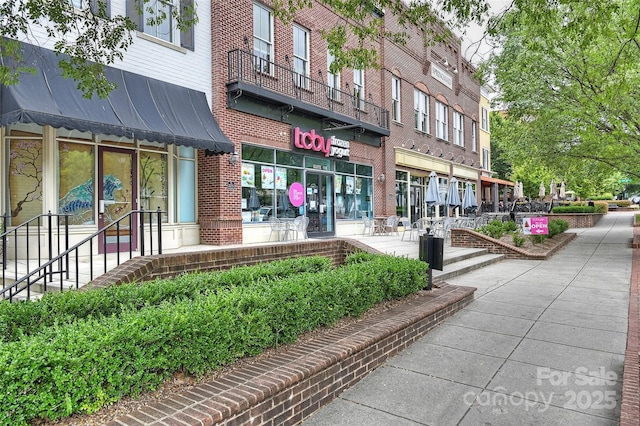 view of property's community