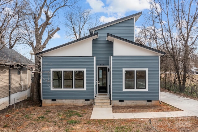 view of front of property with crawl space