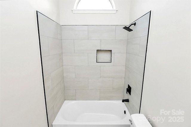 full bath with toilet and washtub / shower combination