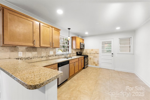 kitchen with stainless steel appliances, tasteful backsplash, hanging light fixtures, a sink, and a peninsula