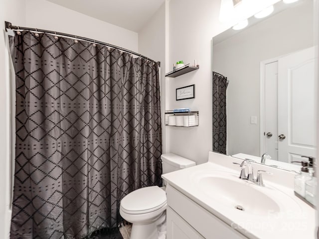 full bathroom featuring vanity, toilet, and a shower with curtain