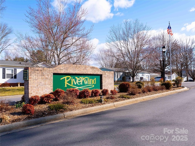 view of community / neighborhood sign