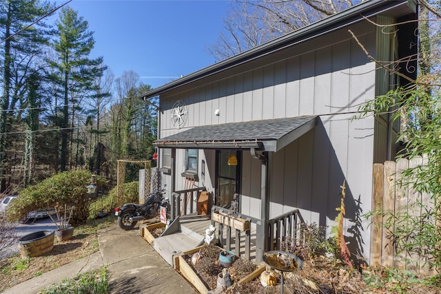 view of front of property with roof with shingles