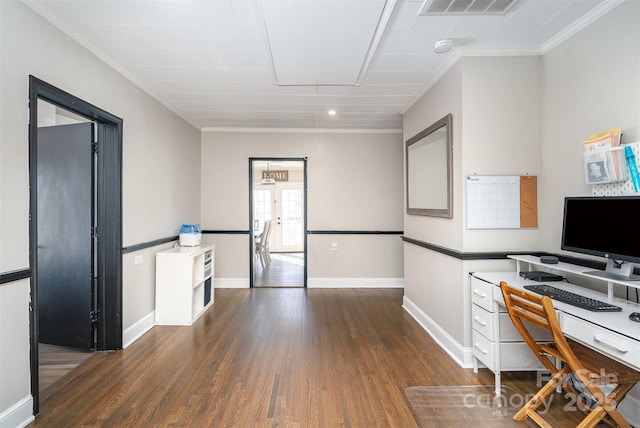 kitchen featuring visible vents, crown molding, baseboards, and wood finished floors