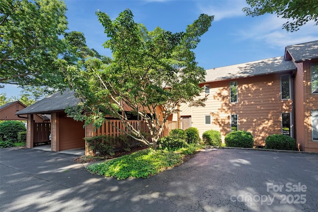 view of front of property