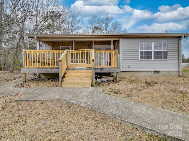 view of front of home featuring crawl space