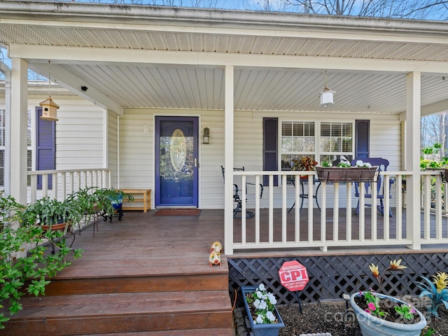 entrance to property featuring covered porch