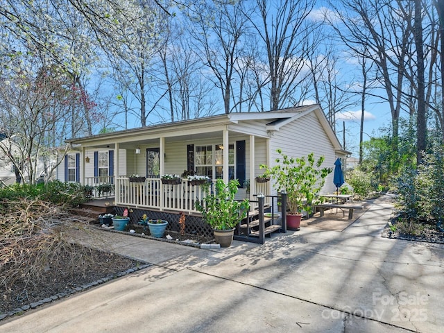 ranch-style house with covered porch