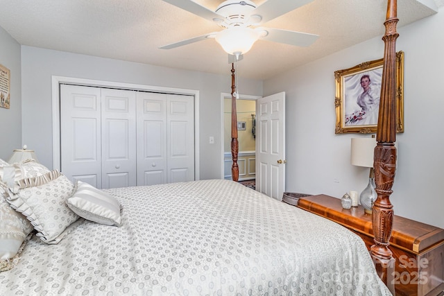 bedroom with ceiling fan, a textured ceiling, and a closet