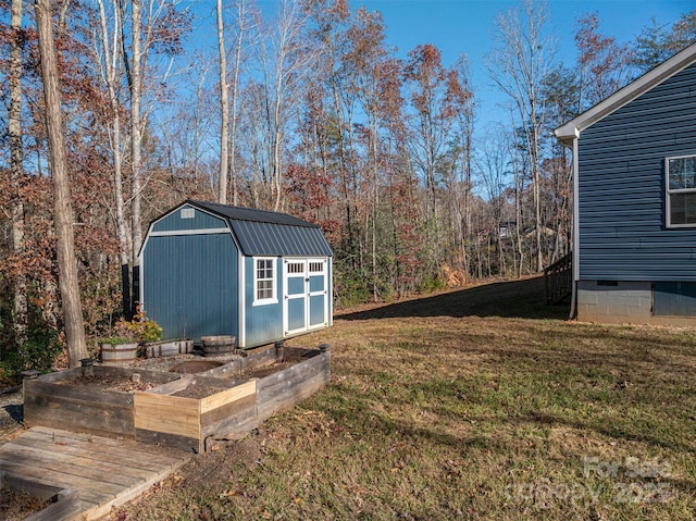 view of yard with a shed and an outdoor structure