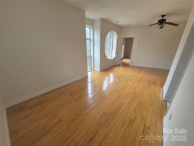 entryway featuring light wood-style flooring, baseboards, and ceiling fan