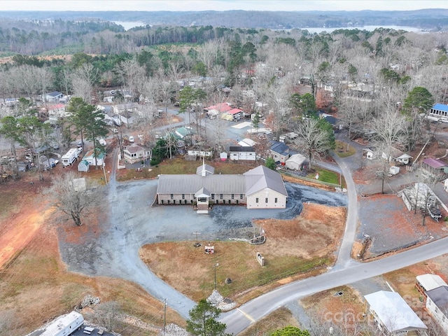 birds eye view of property featuring a forest view