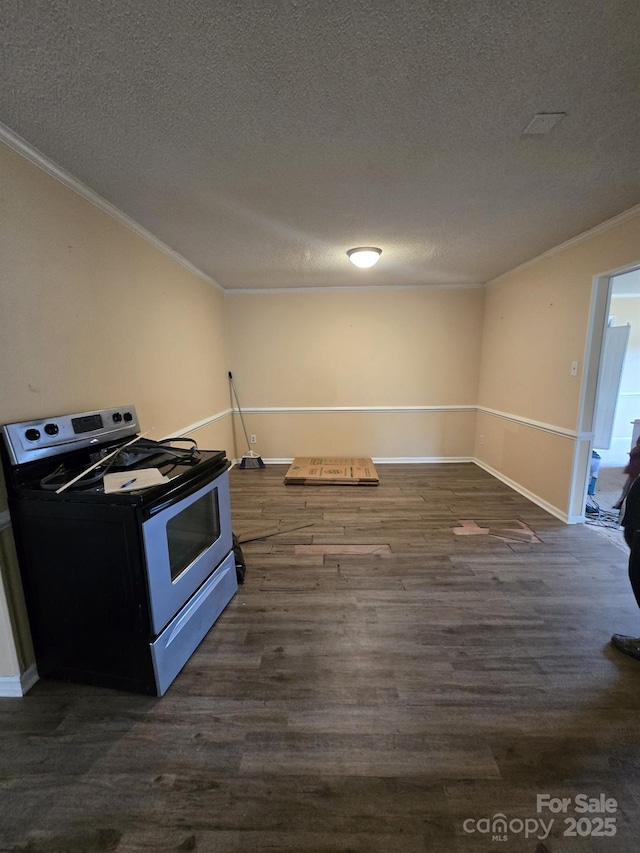 kitchen with dark wood finished floors, a textured ceiling, stainless steel electric range oven, and ornamental molding