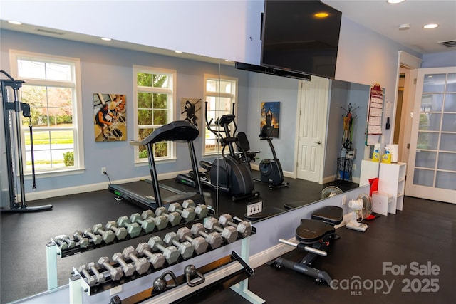 exercise room with visible vents, baseboards, and recessed lighting