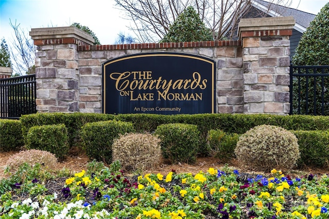 16116 Lakeside Loop Ln, Cornelius, NC 28031 - community / neighborhood sign with fence