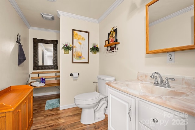 bathroom featuring visible vents, crown molding, toilet, and wood finished floors