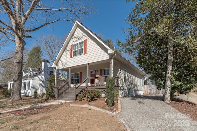 view of front of property featuring gravel driveway and a porch