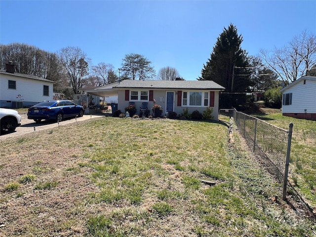 view of front facade featuring a carport, concrete driveway, fence, and a front lawn