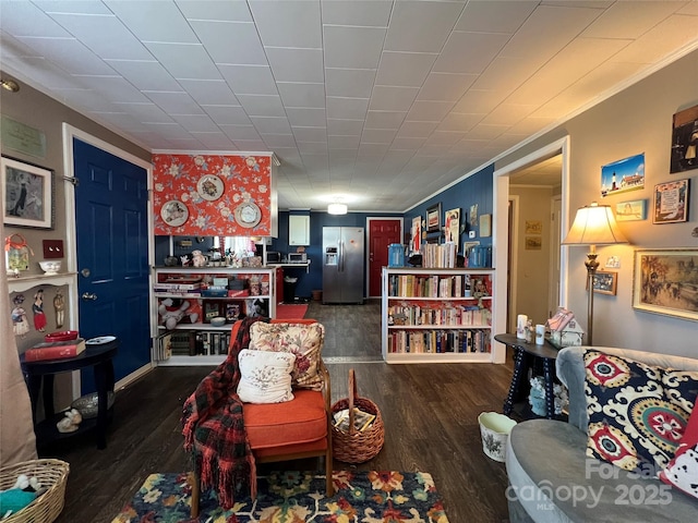 living room with dark wood finished floors and crown molding