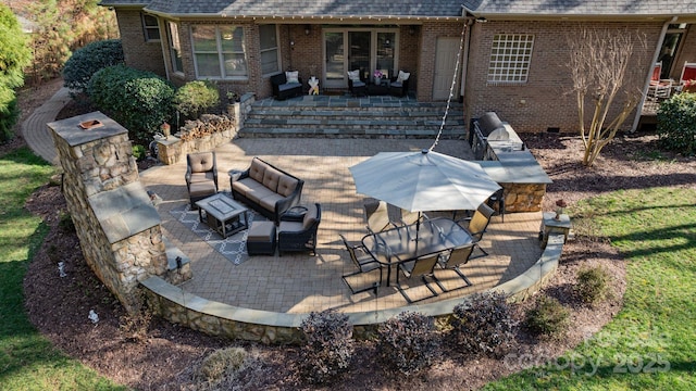 view of patio / terrace featuring an outdoor living space and an outdoor kitchen