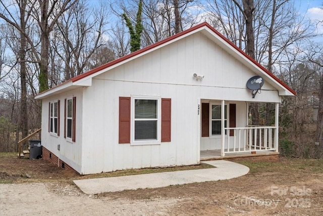 view of front of house with covered porch