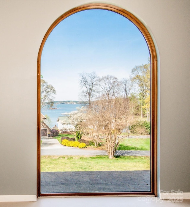 4907 White Oak Ln, Denver, NC 28037 - entryway featuring a water view
