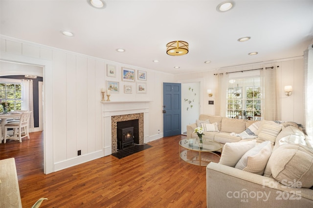 living room featuring wood finished floors, crown molding, and plenty of natural light