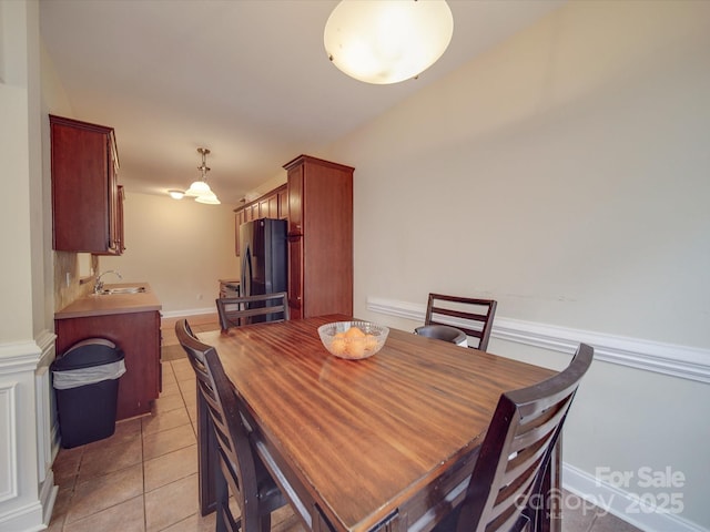 dining room featuring light tile patterned floors