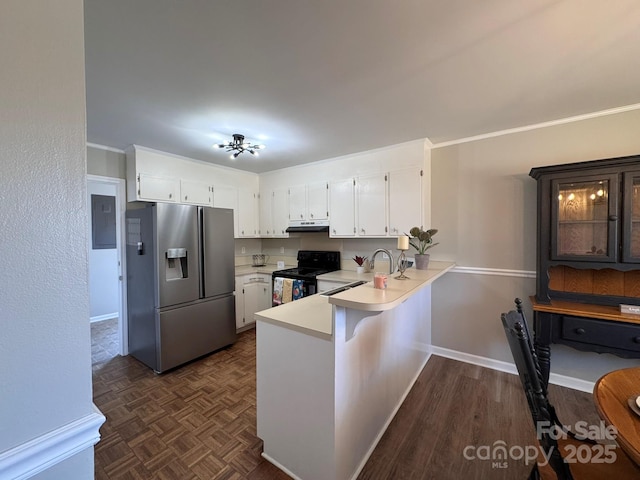 kitchen with black stove, under cabinet range hood, a sink, a peninsula, and stainless steel fridge with ice dispenser