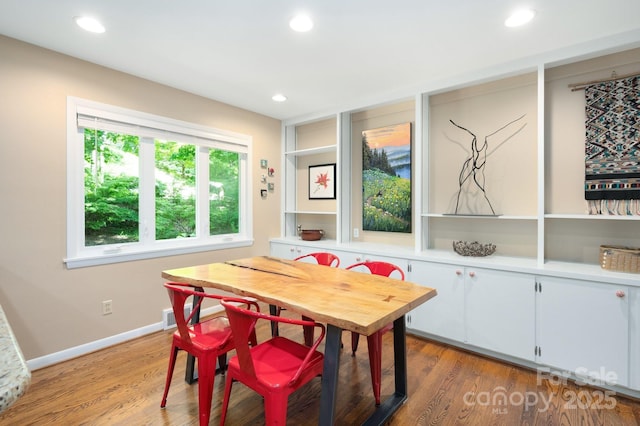 dining area with recessed lighting, light wood-style floors, and baseboards