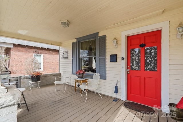 property entrance with covered porch